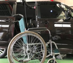 車いす昇降クレーン