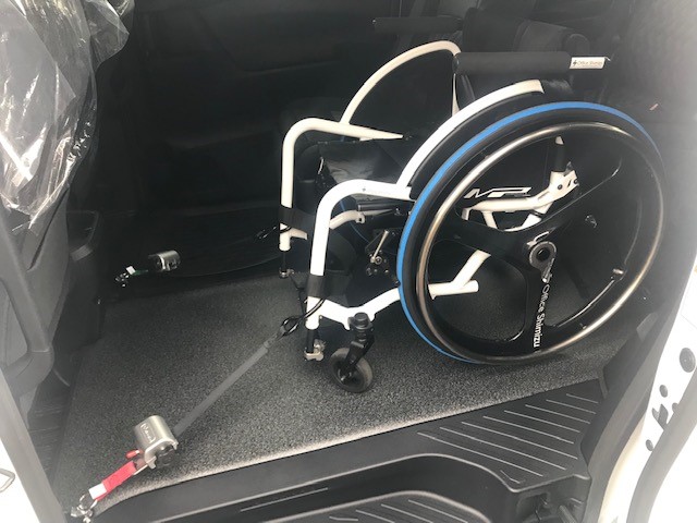 車椅子固定装置