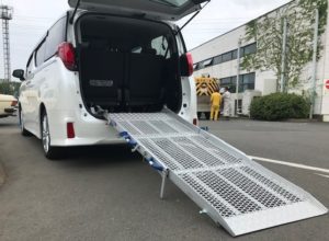 スロープ仕様の福祉車両への改造