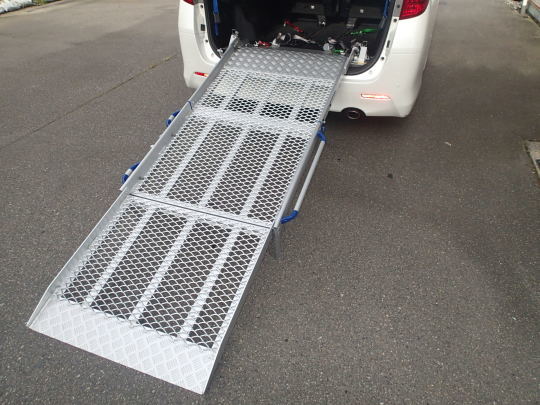 福祉車両に改造したスロープ仕様車