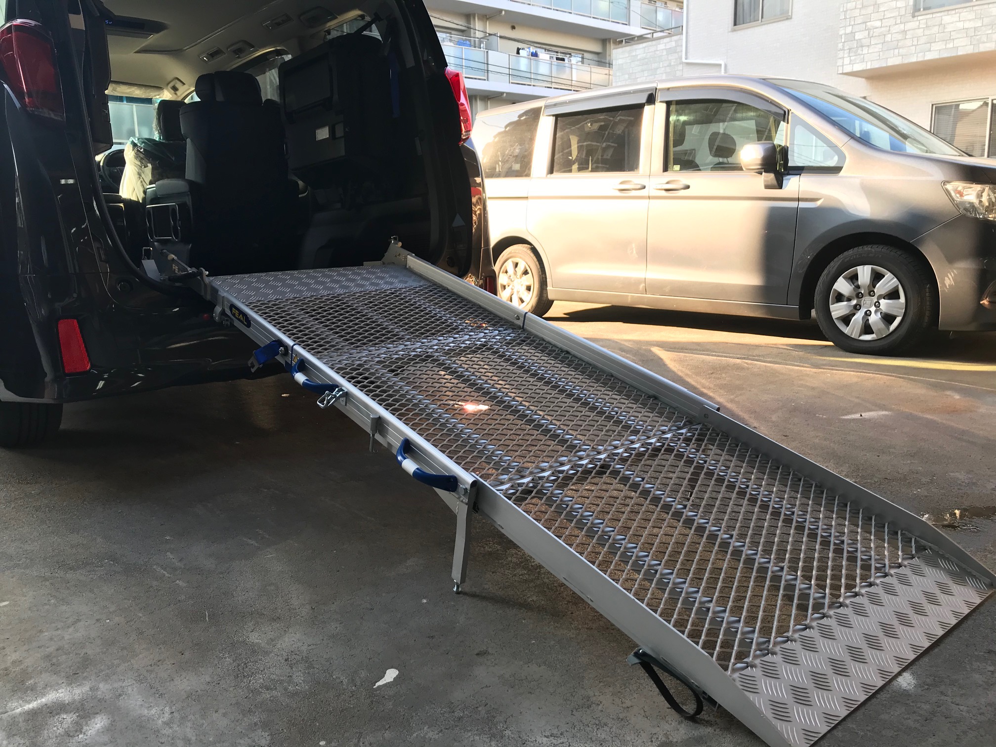 福祉車両改造 スロープタイプのアルファード