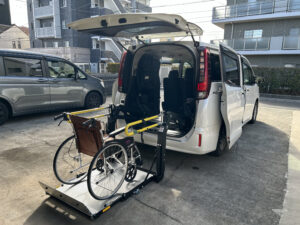 エスクァイア・福祉車両改造・車椅子リフト・WAKOリフト・車椅子固定装置