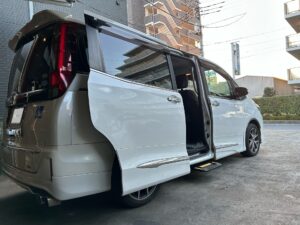 福祉車両｜福祉車両改造｜補助ステップ｜トヨタ・エスクァイア