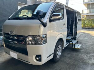 福祉車両｜福祉車両改造｜補助ステップ｜トヨタ・ハイエース