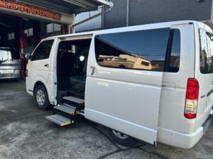 福祉車両｜福祉車両改造｜補助ステップ｜トヨタ・ハイエース