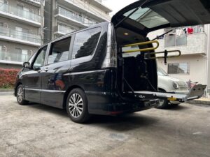 福祉車両改造・セレナ・車いすリフト