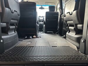 福祉車両改造・セレナ・車いすリフト