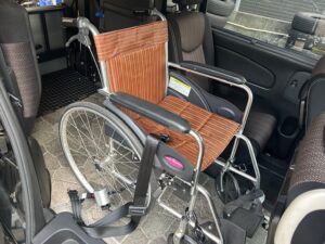 福祉車両改造・セレナ・車いすリフト