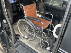 福祉車両改造・セレナ・車いすリフト