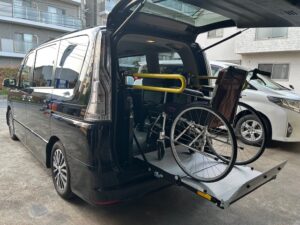 福祉車両改造・セレナ・車いすリフト
