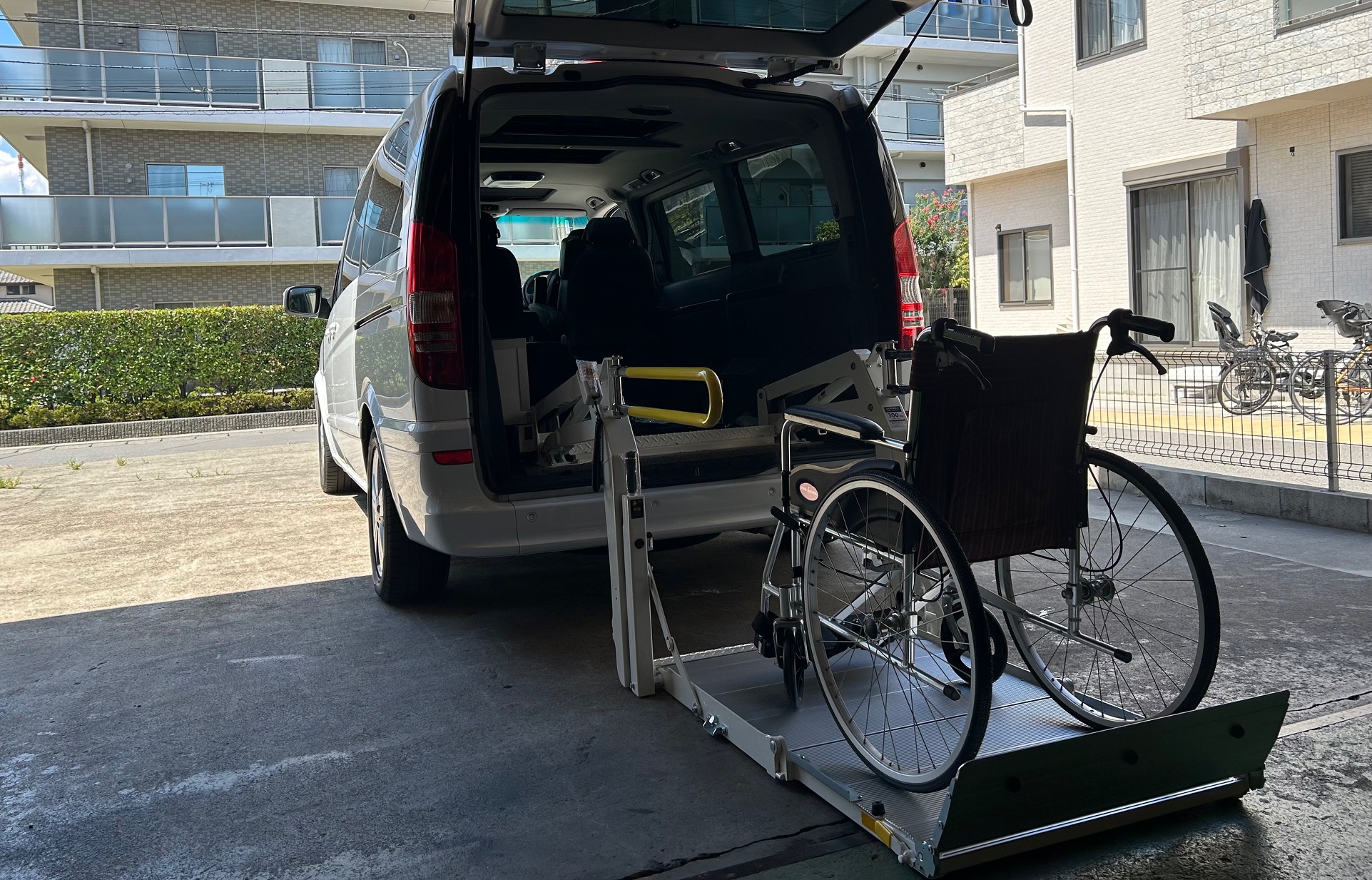 福祉車両改造・メルセデスベンツ・Vクラス・V350・車いすリフト