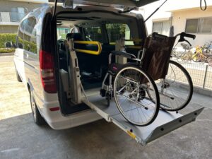 福祉車両改造・メルセデスベンツ・Vクラス・V350・車いすリフト
