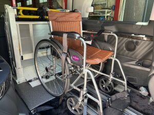 福祉車両改造・メルセデスベンツ・Vクラス・V350・車いすリフト