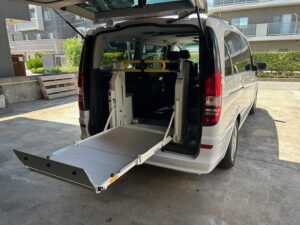 福祉車両改造・メルセデスベンツ・Vクラス・V350・車いすリフト