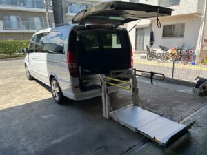 福祉車両改造・メルセデスベンツ・Vクラス・V350・車いすリフト