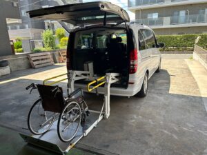 福祉車両改造・メルセデスベンツ・Vクラス・V350・車いすリフト