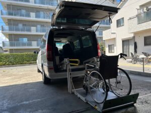 福祉車両改造・メルセデスベンツ・Vクラス・V350・車いすリフト