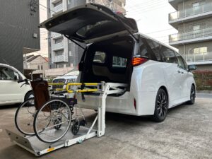 福祉車両改造・車いすリフト・40アルファード