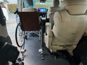 福祉車両改造・車いすリフト・40アルファード