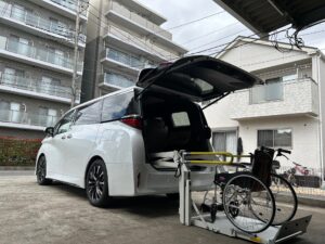 福祉車両改造・車いすリフト・40アルファード
