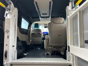 福祉車両改造・車いすリフト・40アルファード