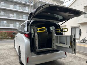 福祉車両改造・車いすリフト・40アルファード