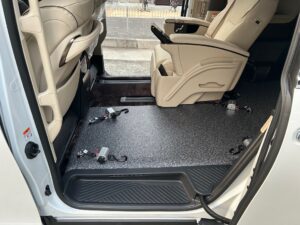福祉車両改造・車いすリフト・40アルファード