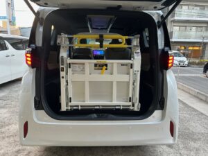 福祉車両改造・車いすリフト・40アルファード