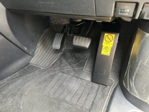 福祉車両改造・左足アクセル・トヨタ・アルファード