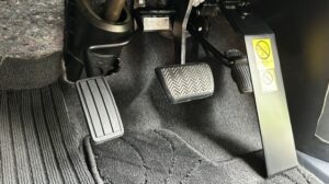 福祉車両改造・左足アクセルペダル