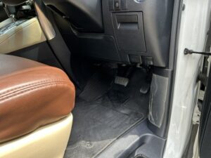 福祉車両改造・左足アクセル・トヨタ・アルファード