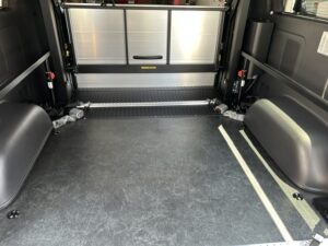 福祉車両改造・車いすリフト・車中泊・ハイエースワイド9型