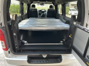福祉車両改造・車いすリフト・車中泊・ハイエースワイド9型