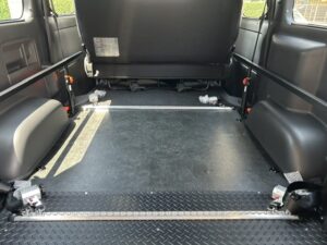 福祉車両改造・車いすリフト・車中泊・ハイエースワイド9型