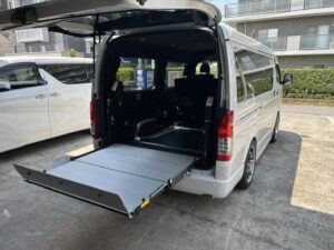 福祉車両改造・車いすリフト・車中泊・ハイエースワイド9型