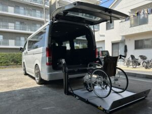 福祉車両改造・車いすリフト・車中泊・ハイエースワイド9型