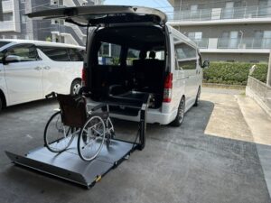 福祉車両改造・車いすリフト・車中泊・ハイエースワイド9型