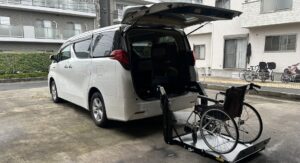 福祉車両改造・アルファード・車いすリフト